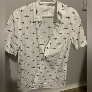 Six medium men short sleeve shirts, sold together! 4 old navy, 2 banana republic